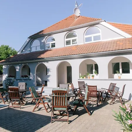 Alle Bed & Breakfast Keszthely